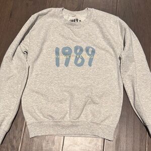 Taylor’s Version Gray 1989 Graphic crew